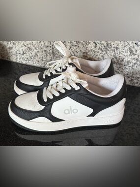 Alo Recovery Mode Black & White Sneakers size 10.5